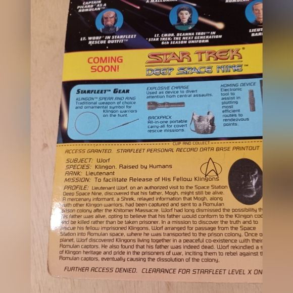 Star Trek TNG Lt Worf in rescue suit action figure - Picture 5 of 6